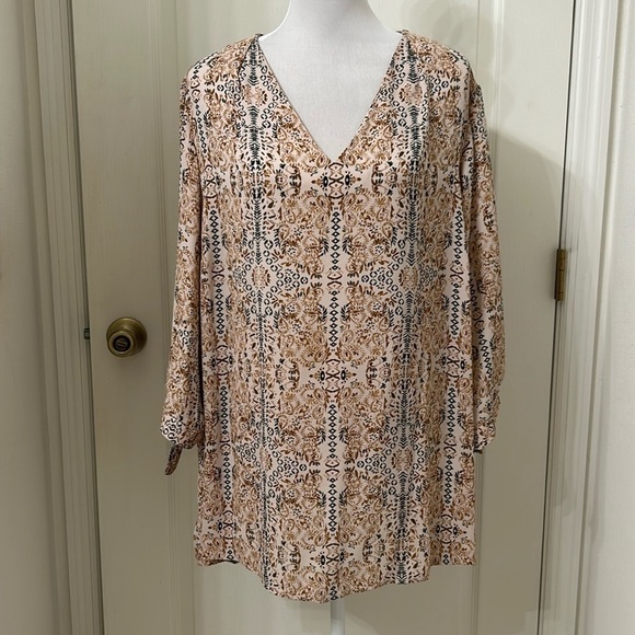 Violet & Claire Tops - Violet+Claire Tan/Brown Pattered V Neck Tunic Sz 2X
